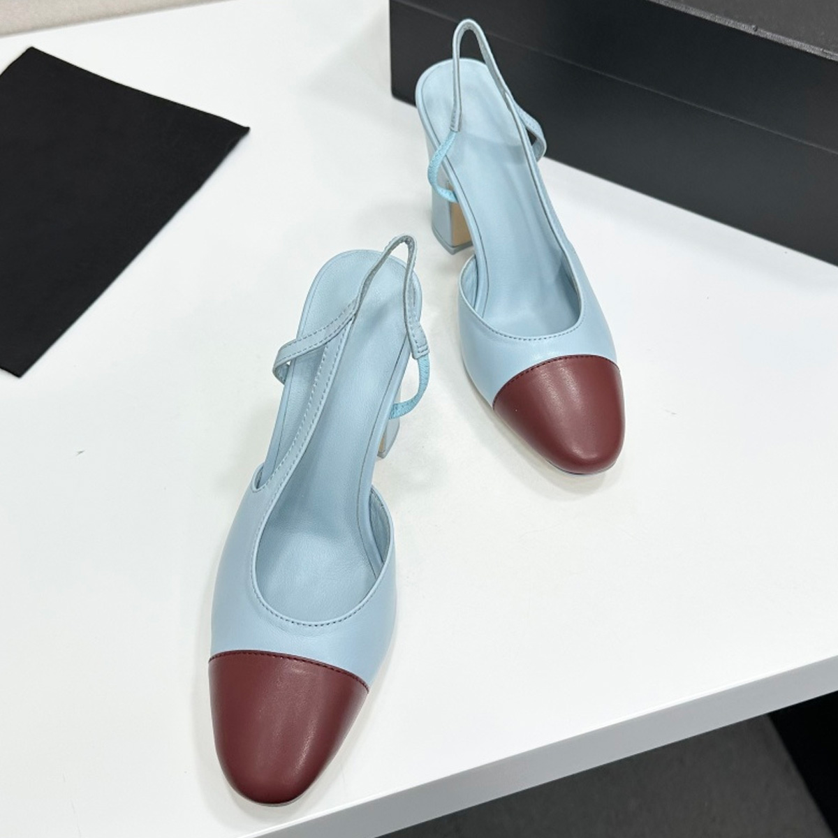 2026 Women's Two-Tone Slingbac - огляд і ціна Casual Sandal Leather