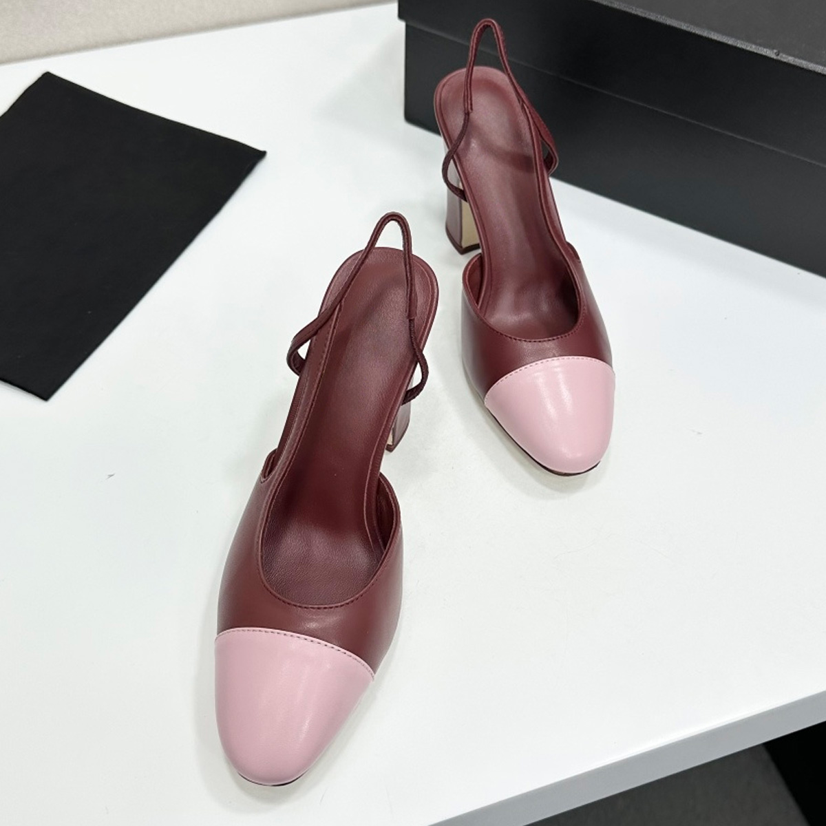 2026 Women's Two-Tone Slingbac - огляд і ціна Casual Sandal Leather
