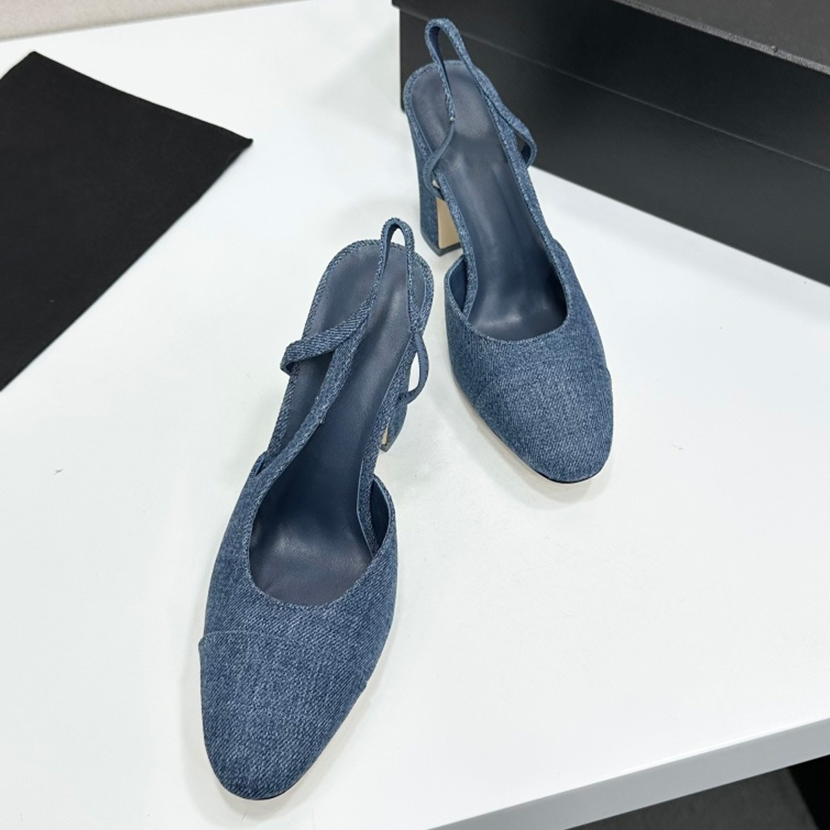 2026 Women's Two-Tone Slingbac - огляд і ціна Casual Sandal Leather