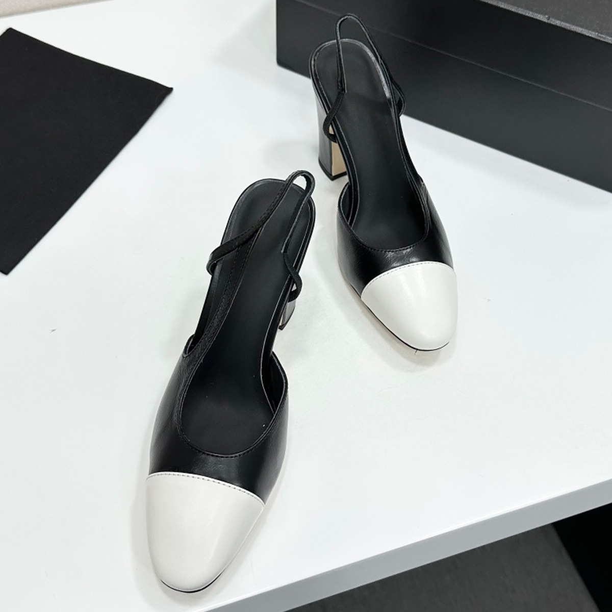 2026 Women's Two-Tone Slingbac - огляд і ціна Casual Sandal Leather